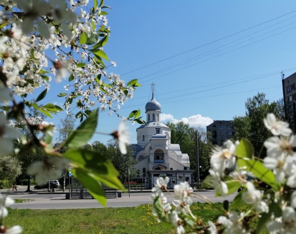 Храм весной