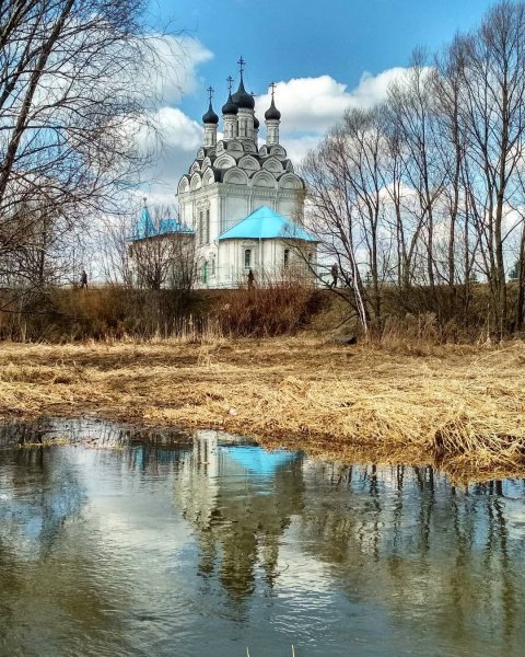 Храм весной