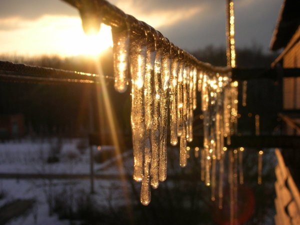 Сосульки на солнце