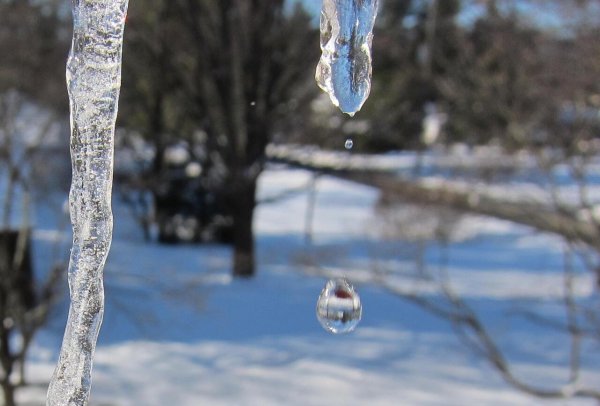 Сосульки весной