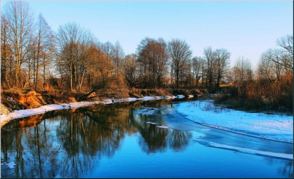 Весенняя река