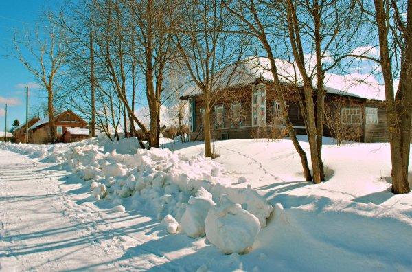 Деревенская улица весной