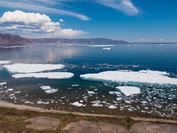 Листвянка Байкал апрель
