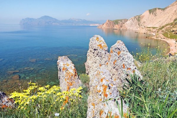 Крымские горы весной