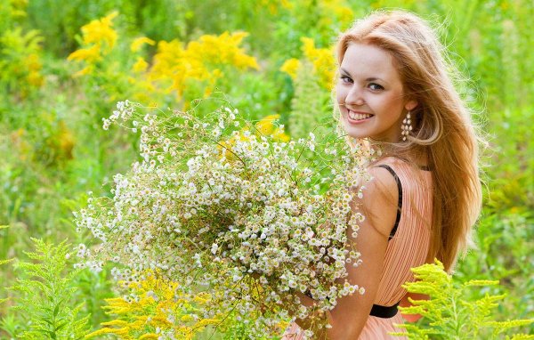 Девушка в лесу