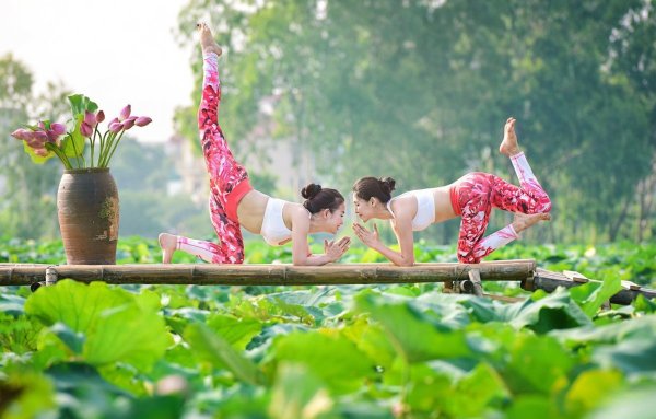 Занятия йогой на природе