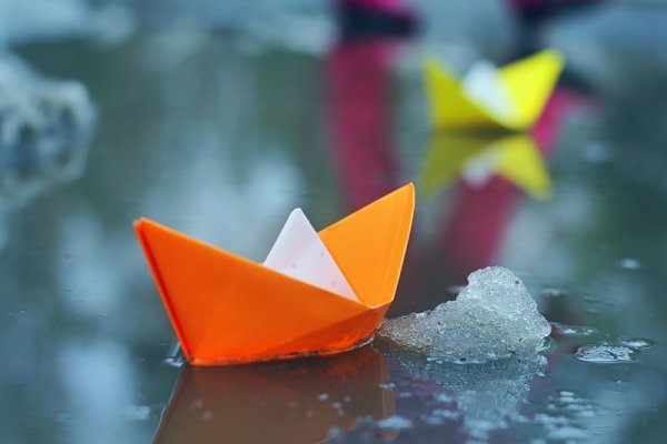 Бумажный кораблик