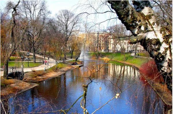 Весна апрель в городе