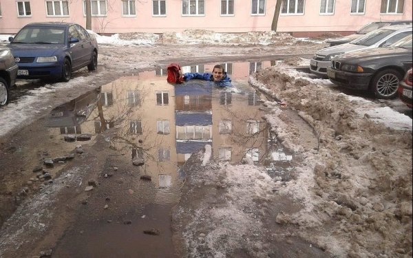 Дети Весна лужи