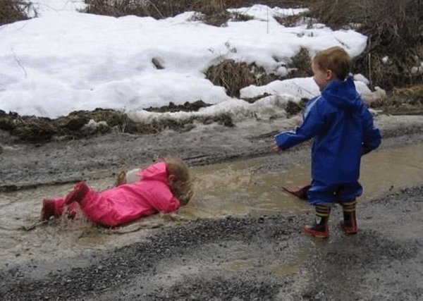 Отражение неба в луже