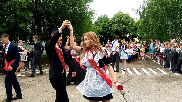 С майским деньком с последним звонком