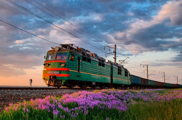 Вл80т по станции Тамань