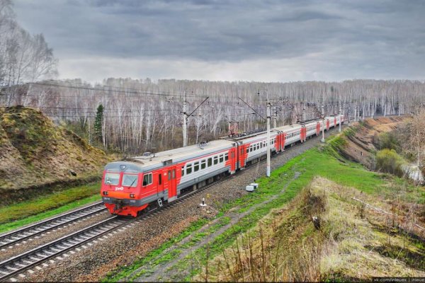 Электровоз на закате