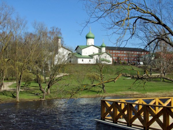 Псков Кремль весной