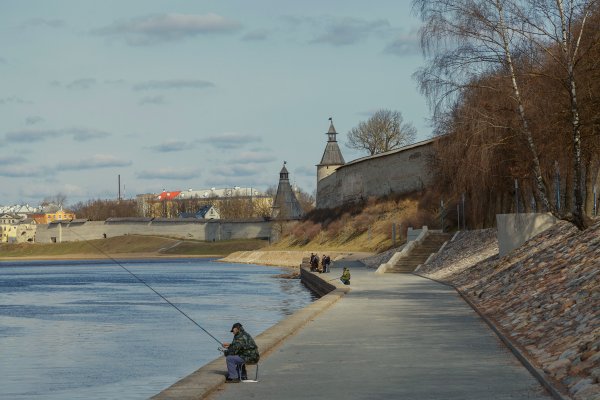 Псков набережная реки Великой зимой