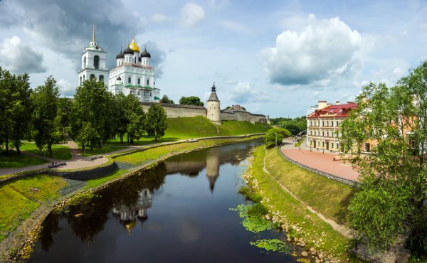 Набережная в Пскове у Кремля