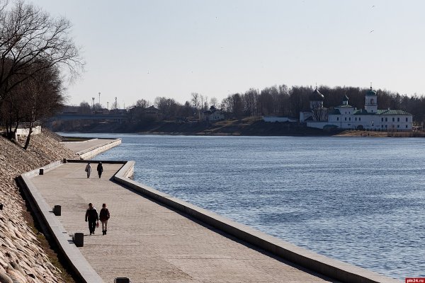 Псков Кремль весной