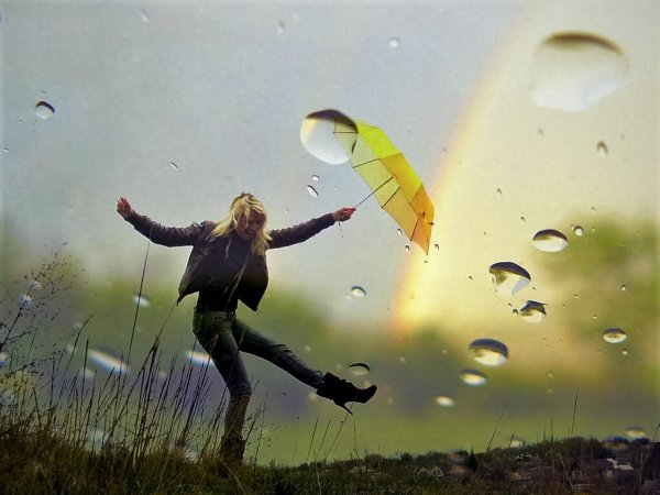 Весеннее голубое небо и солнце