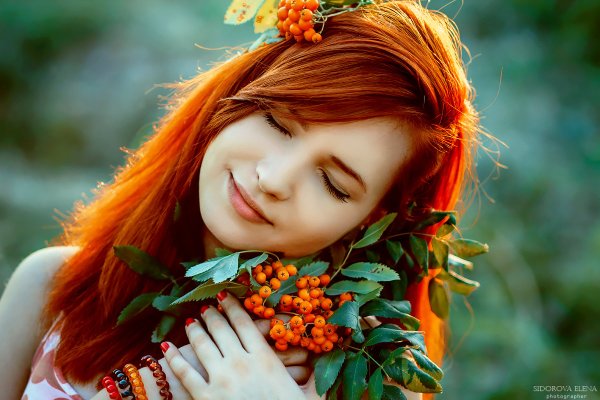 Рыжеволосые красавицы на природе