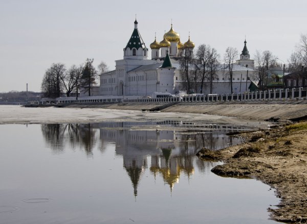 Ипатьевский монастырь ранняя Весна
