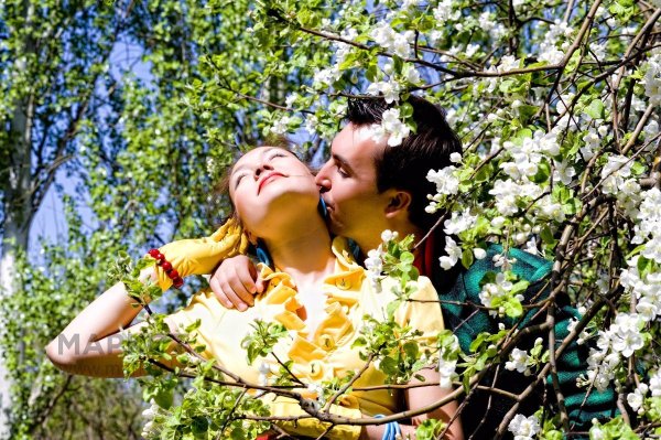 Весна она как женщина