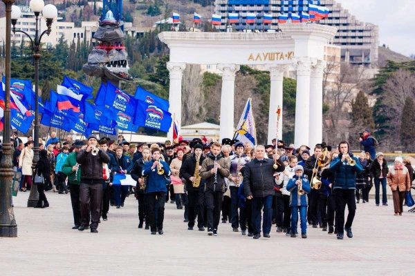 Инсталляция Крымская Весна