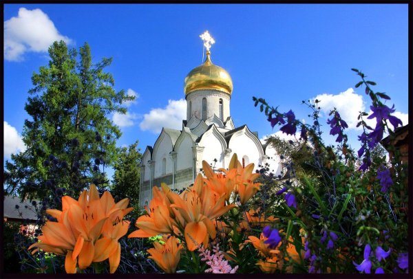 Монастырь весной