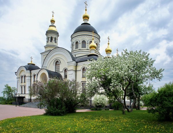 Храм весенний Цветущий