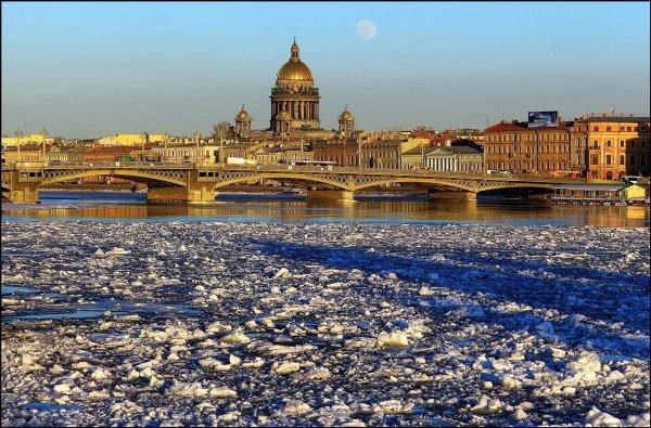 Санкт-Петербург в апреле