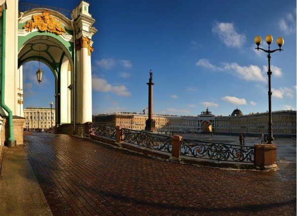 Санкт-Петербург в апреле