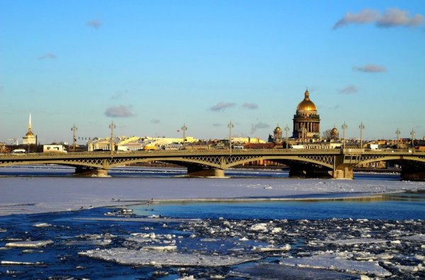 Весеннее утро в Петербурге