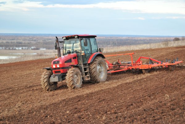 Весенние полевые работы