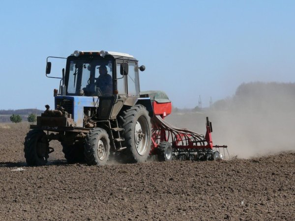 Трактор посевная