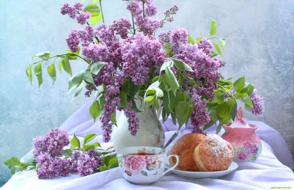 Сирень в вазе