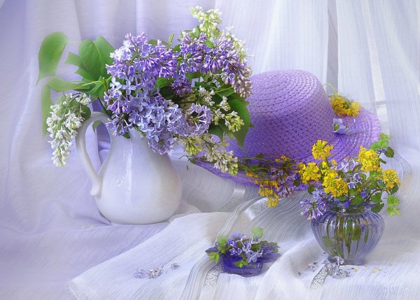 Сирень и полевые цветы