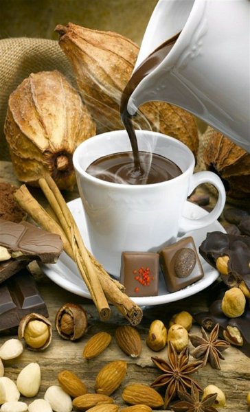 Чашка кофе с орхидеей