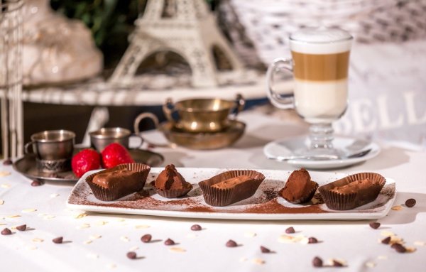 Чай с шоколадным печеньем