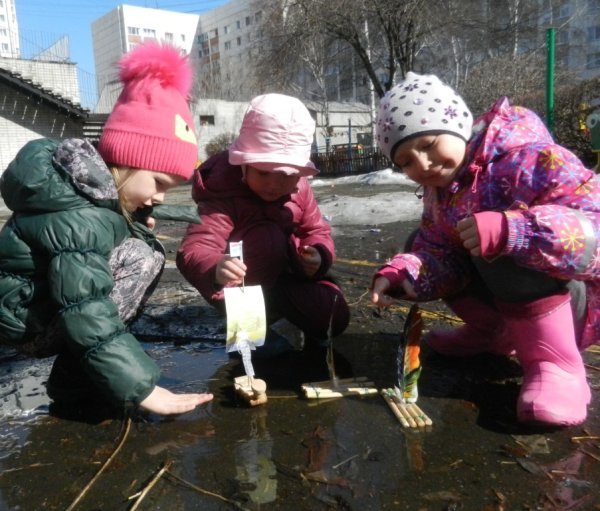 Дети на улице Весна