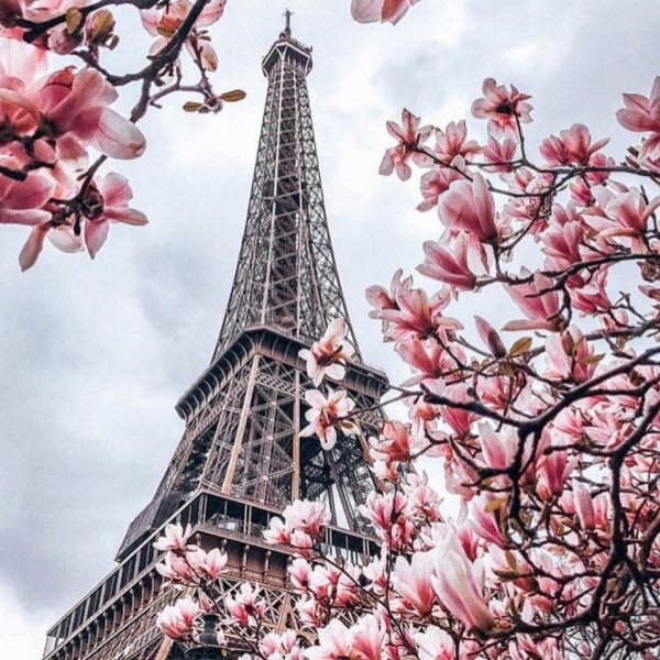 Весна в Париже