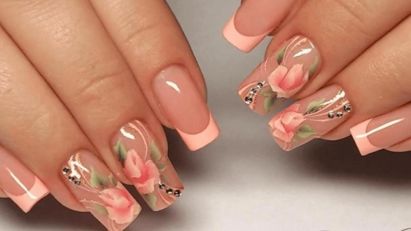 Красивый весенний френч на ногтях