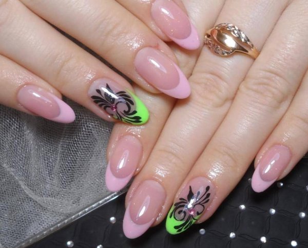 Летний френч на овальные ногти