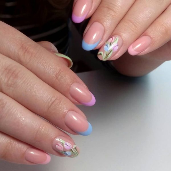 Цветной френч на овальных ногтях
