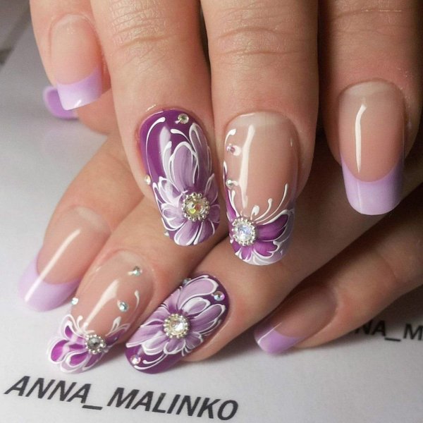 Французский маникюр с цветами