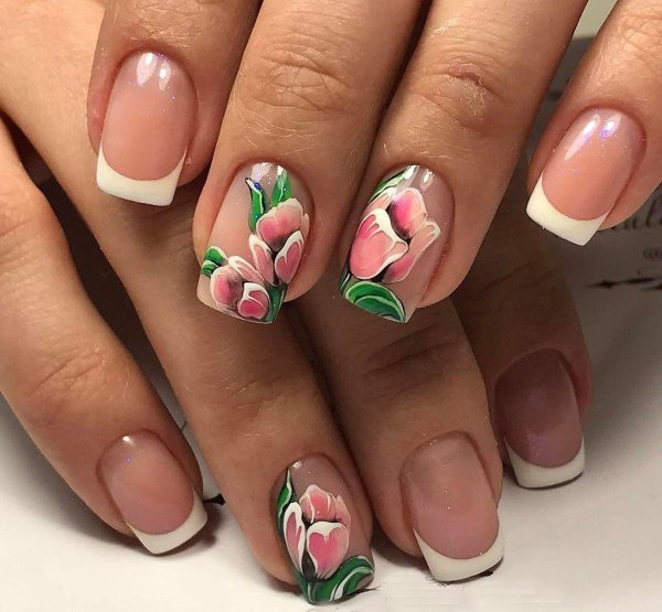 Французский маникюр с цветами