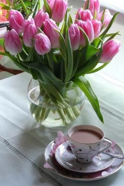 Пожелания счастья и добра с тюльпанами