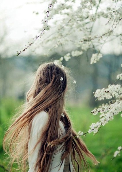 Девочка спиной