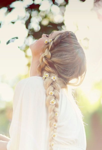 Девушка в пальто