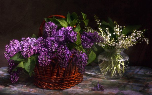 Цветы Ландыши и сирень