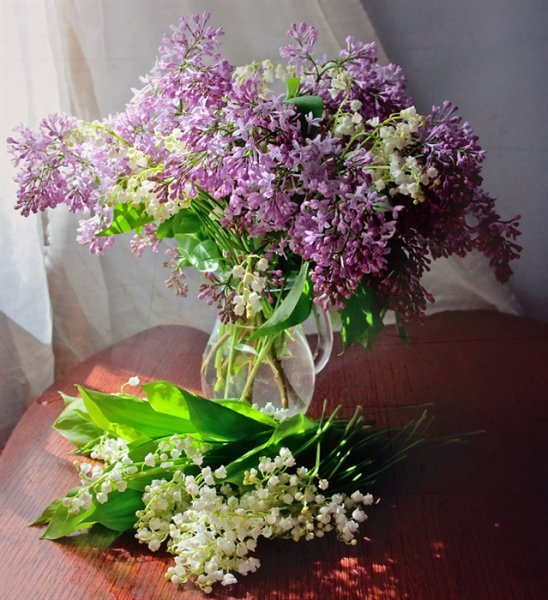 Цветы Ландыши и сирень