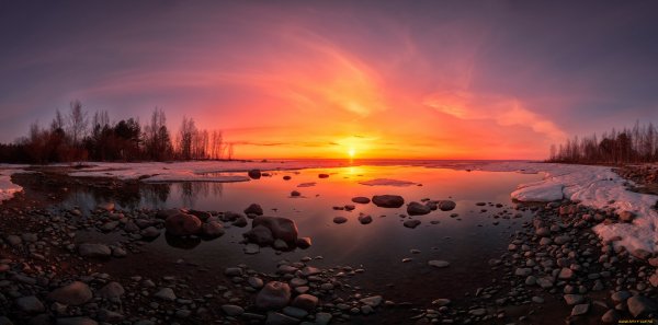 Красивый весенний закат